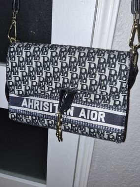 AiOR Crossbody Bag